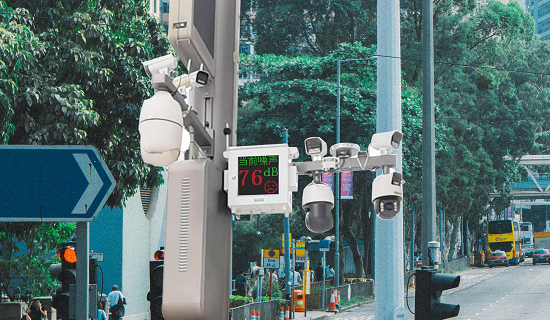 交通道路聲環境監測典型案例: 貴港市街道交通噪聲在線監測系統、全天候自動超標變色預警監測、助力解決噪聲擾民問題